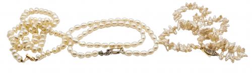 TRES COLLARES DE PERLAS
