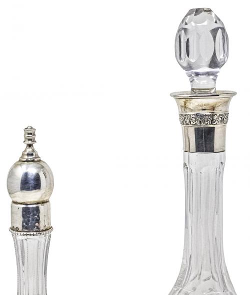 BOTELLA Y SALSERA EN CRISTAL Y PLATA DE MEDIADOS DEL S.XX