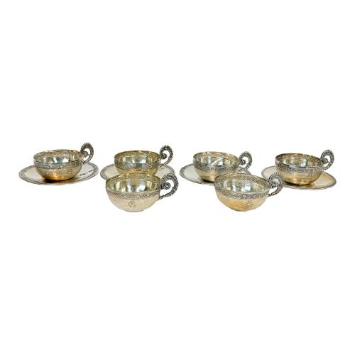 CONJUNTO DE TAZAS CON PLATO EN PLATA DEL PRIMER TERCIO S.XX