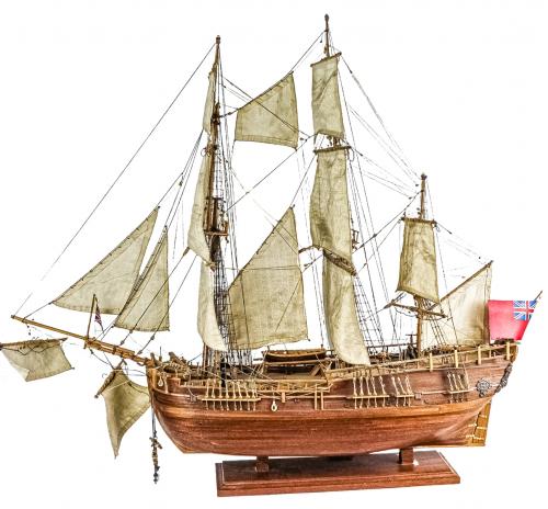 MAQUETA DE NAVIO INGLÉS HMS ENDEAVOUR