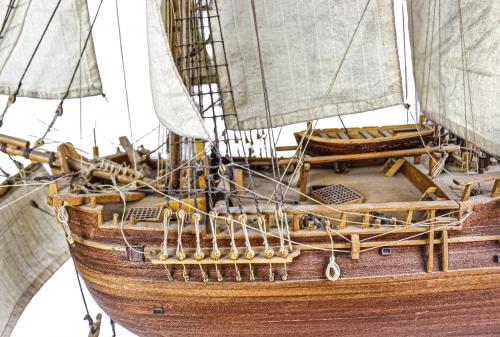 MAQUETA DE NAVIO INGLÉS HMS ENDEAVOUR