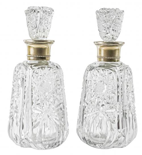 PAREJA DE BOTELLAS LICORERAS EN CRISTAL Y PLATA