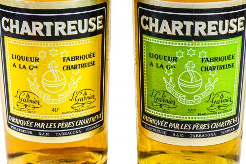 DOS BOTELLAS DE LICOR CHARTREUSE