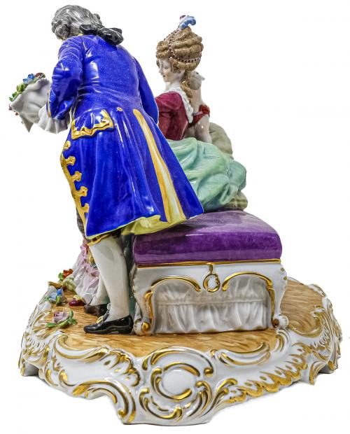 FIGURA EN PORCELANA DEL PRIMER TERCIO DEL S.XX