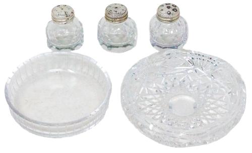 CONJUNTO DE SALEROS Y CENICERO EN CRISTAL DE MEDIADOS S.XX