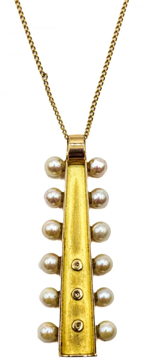 COLGANTE CON CADENA DE LOS AÑOS 90