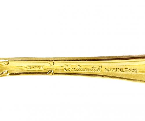 CUBERTERÍA PARA 12 SERVICIOS EN METAL DORADO