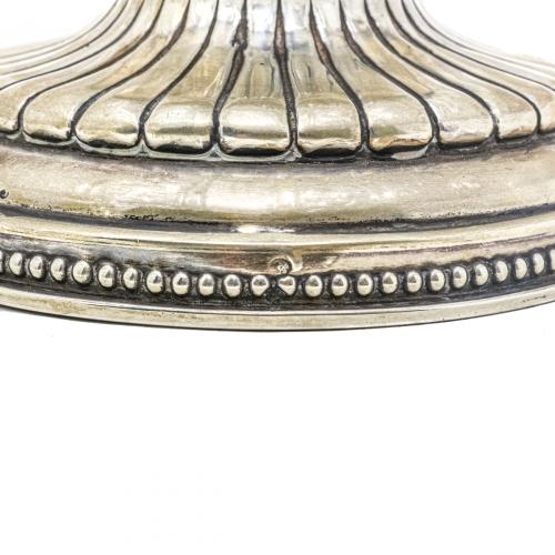 CENTRO DE MESA EN CRISTAL CON PIE EN PLATA