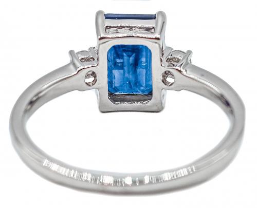 ANILLO CON ZAFIRO Y BRILLANTES
