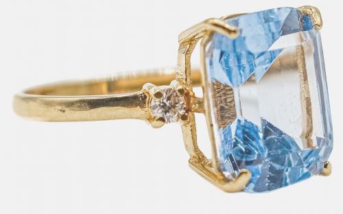 ANILLO CON TOPACIO AZUL