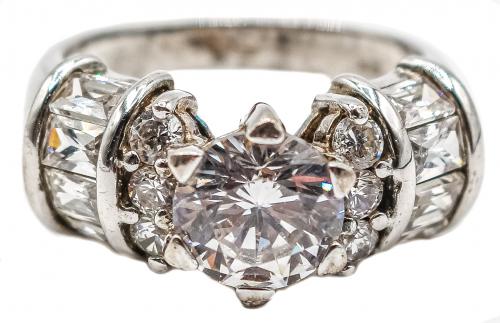 ANILLO Y COLGANTE CON CIRCONITAS