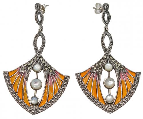 PENDIENTES LARGOS DE ESTILO MODERNISTA
