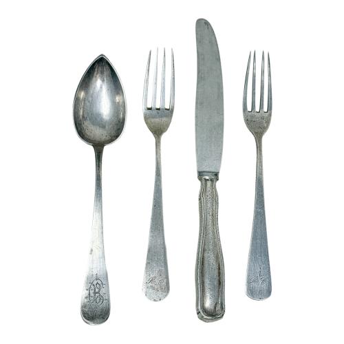 CONJUNTO DE CUBIERTOS EN PLATA DE FINALES DEL S.XIX
