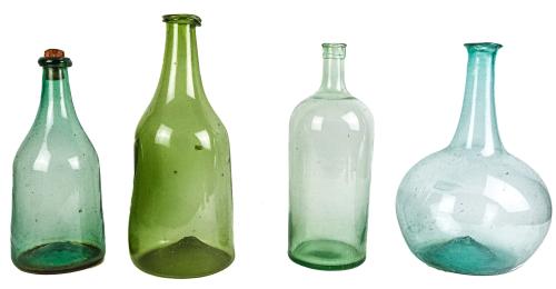 CUATRO BOTELLAS DE VIDRIO DE PRINCIPIOS DEL S.XX