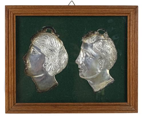 DOS PERFILES DE "CARAS"