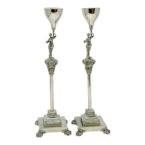PAREJA DE CANDELEROS DE PLATA DEL ÚLTIMO TERCIO S. XX