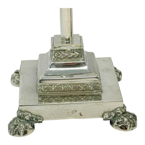 PAREJA DE CANDELEROS DE PLATA DEL ÚLTIMO TERCIO S. XX
