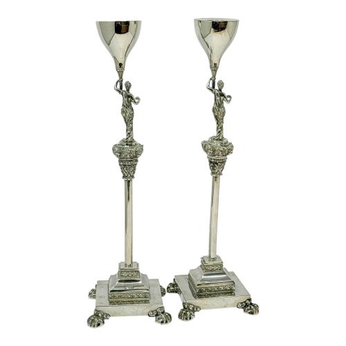 PAREJA DE CANDELEROS DE PLATA DEL ÚLTIMO TERCIO S. XX