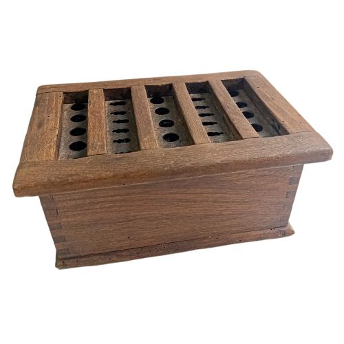 DOS CAJAS RÚSTICAS DEL PRIMER CUARTO DE SIGLO XX