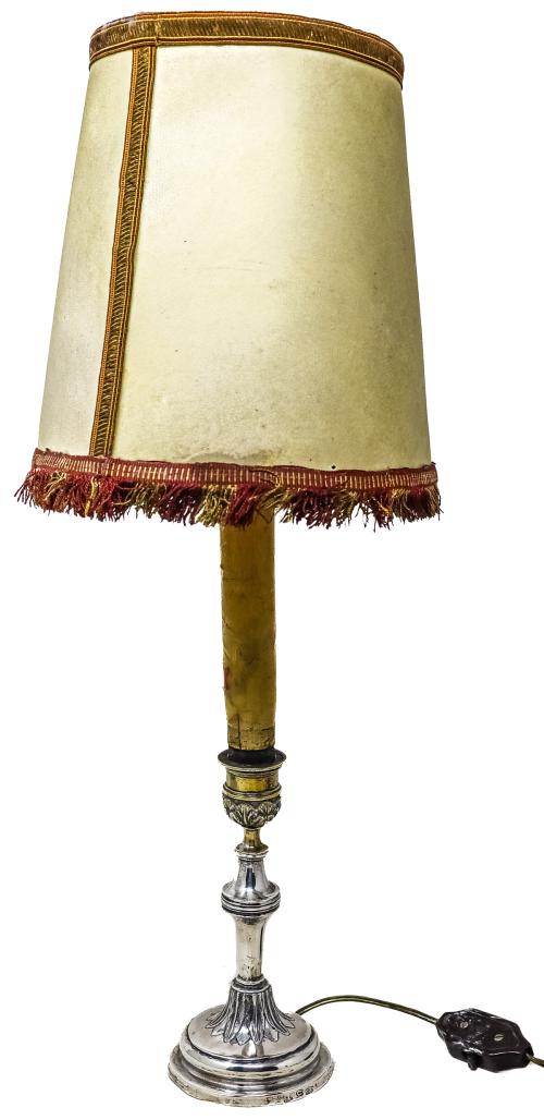 LAMPARITA DE SOBREMESA CON BASE EN PLATA S. XIX
