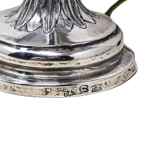LAMPARITA DE SOBREMESA CON BASE EN PLATA S. XIX