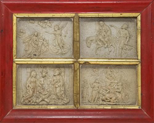 CUATRO PEQUEÑOS PLAFONES EN RELIEVE DE PRINCIPIOS DEL S.XIX