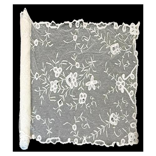 MANTILLA BLANCA DE MEDIADOS DEL SIGLO XX