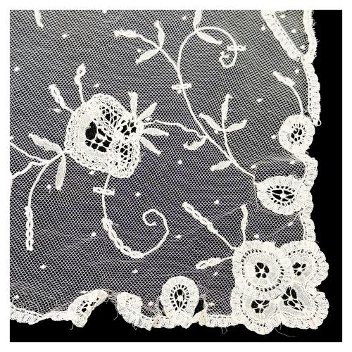 MANTILLA BLANCA DE MEDIADOS DEL SIGLO XX