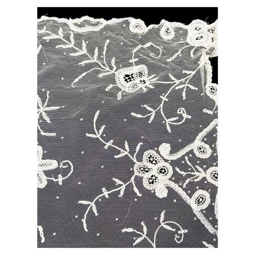 MANTILLA BLANCA DE MEDIADOS DEL SIGLO XX