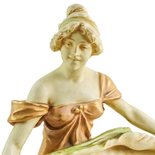 FIGURA  DE PORCELANA AUSTRÍACA ROYAL DUX DE MEDIADOS S. XX