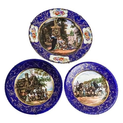 TRES PLATOS DE PORCELANA SANTA CLARA DE MEDIADOS DE S. XX