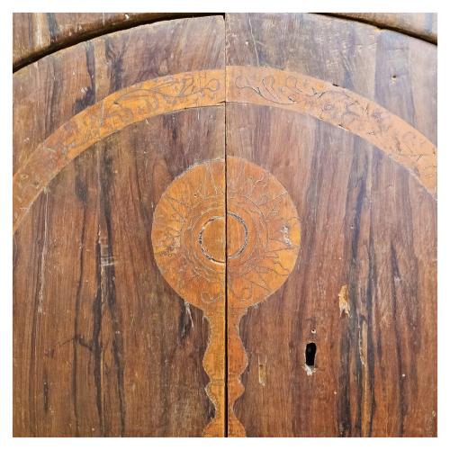 MUEBLE DE SACRISTÍA SOBRE MESA RÚSTICA SIGLO XVIII