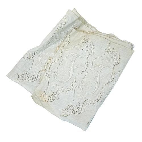 CONJUNTO DE PIEZAS EN ENCAJE DE LA PRIMERA MITAD DEL S.XX