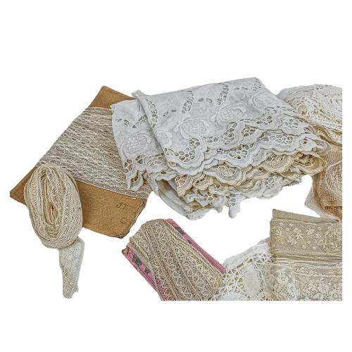 CONJUNTO DE PIEZAS DE ENCAJE DE LA PRIMERA MITAD DEL S.XX