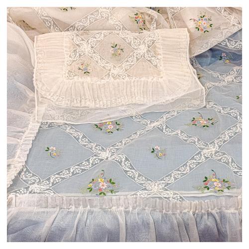 COLCHA Y CUBRECAMA INDIVIDUAL DE ORGANZA MEDIADOS DEL S.XX