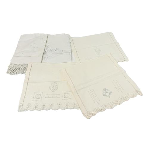 CONJUNTO DE MANTELITOS Y TOALLAS DEL PRIMER TERCIO DEL S.XX