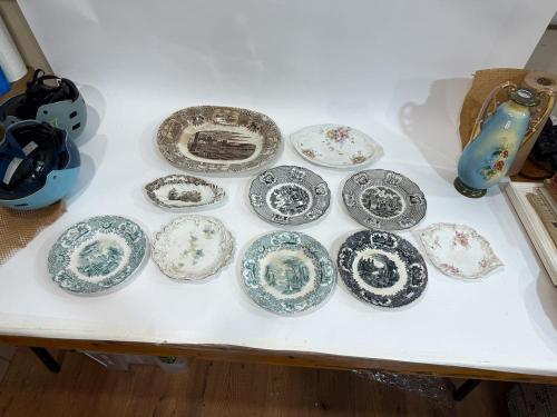 COLECCIÓN DE PLATOS Y BANDEJAS DEL SIGLO XIX-XX