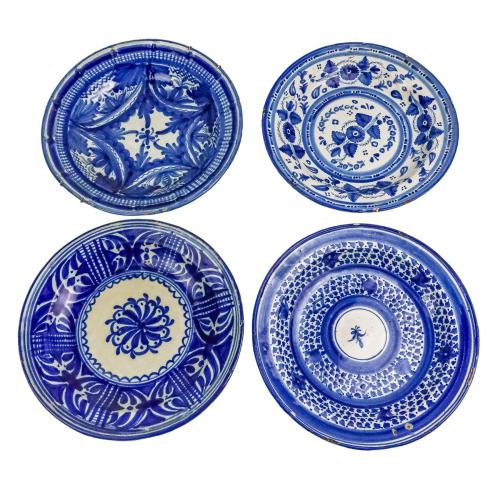 CUATRO PLATOS EN CERÁMICA VALENCIANA SIGLO XIX