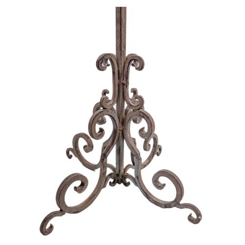 CANDELERO DE HIERRO COLADO DE FINALES DE SIGLO XX