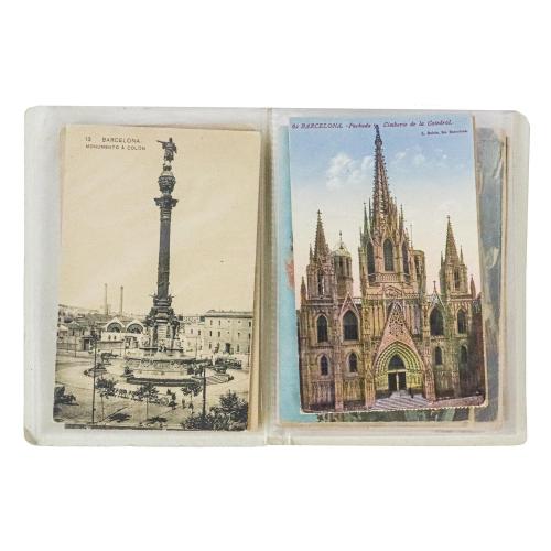 ALBUM CON 24 POSTALES DE BARCELONA