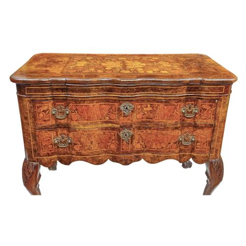 CÓMODA HOLANDESA CIRCA 1746