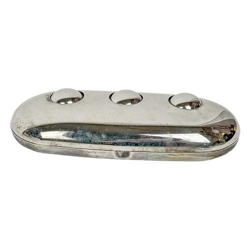 ESCRIBANÍA EN METAL DEL ÚLTIMO TERCIO DE SIGLO XX