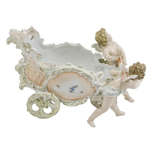 GRUPO DE PORCELANA CENTROEUROPEA DEL  PRIMER CUARTO S. XX