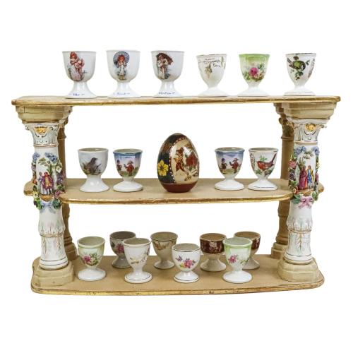 COLECCIÓN DE 18 HUEVERAS DE PORCELANA