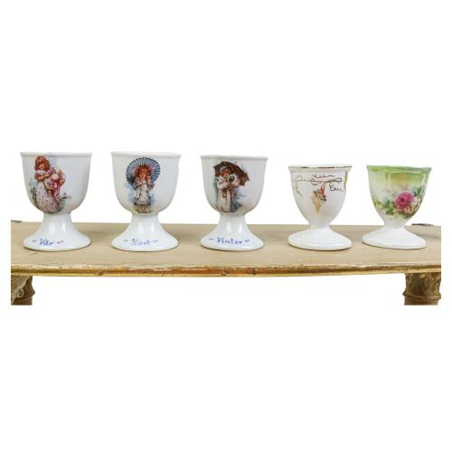 COLECCIÓN DE 18 HUEVERAS DE PORCELANA