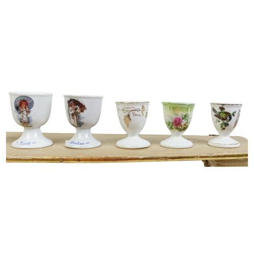 COLECCIÓN DE 18 HUEVERAS DE PORCELANA