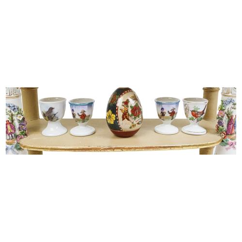 COLECCIÓN DE 18 HUEVERAS DE PORCELANA