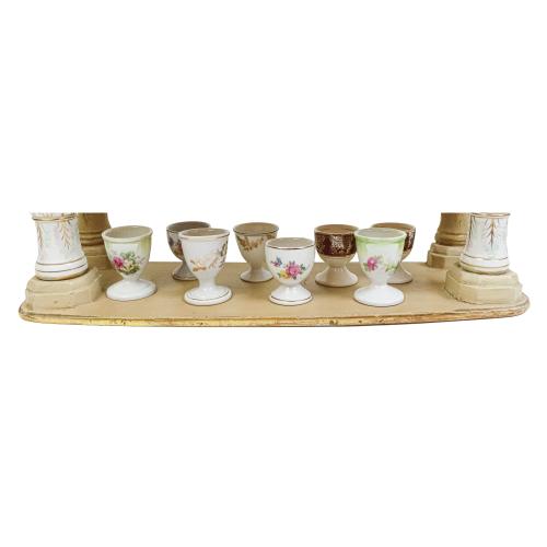 COLECCIÓN DE 18 HUEVERAS DE PORCELANA