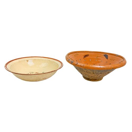 PLATO Y ESCURRIDERA DE CERÁMICA DEL PRIMER TERCIO S. XX