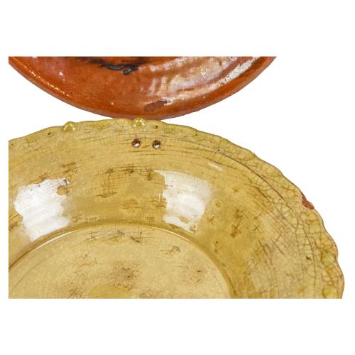 CUATRO PLATOS DE CERÁMICA DE LOS SIGLOS XIX-XX